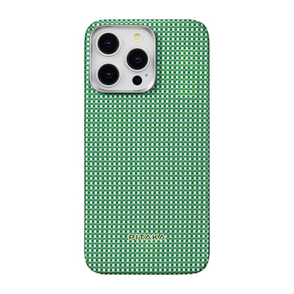 Apple iPhone 15 Pro Max Kılıf M-safe Şarj Özellikli Aramid Fiber Pitaka Ultra-Slim Classic Serisi Forest Green Kapak - Görsel 2