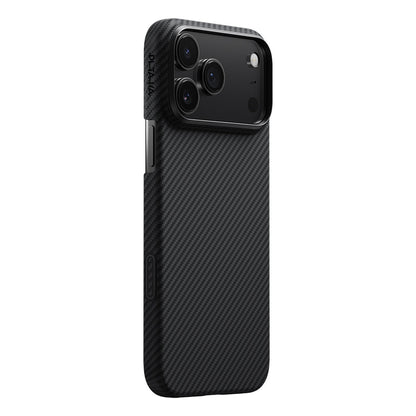 Apple iPhone 17 Pro Kılıf M-safe Şarj Özellikli 1500D Aramid Fiber Pitaka Ultra-Slim Classic Serisi Black-Grey Twill Kapak - Görsel 2