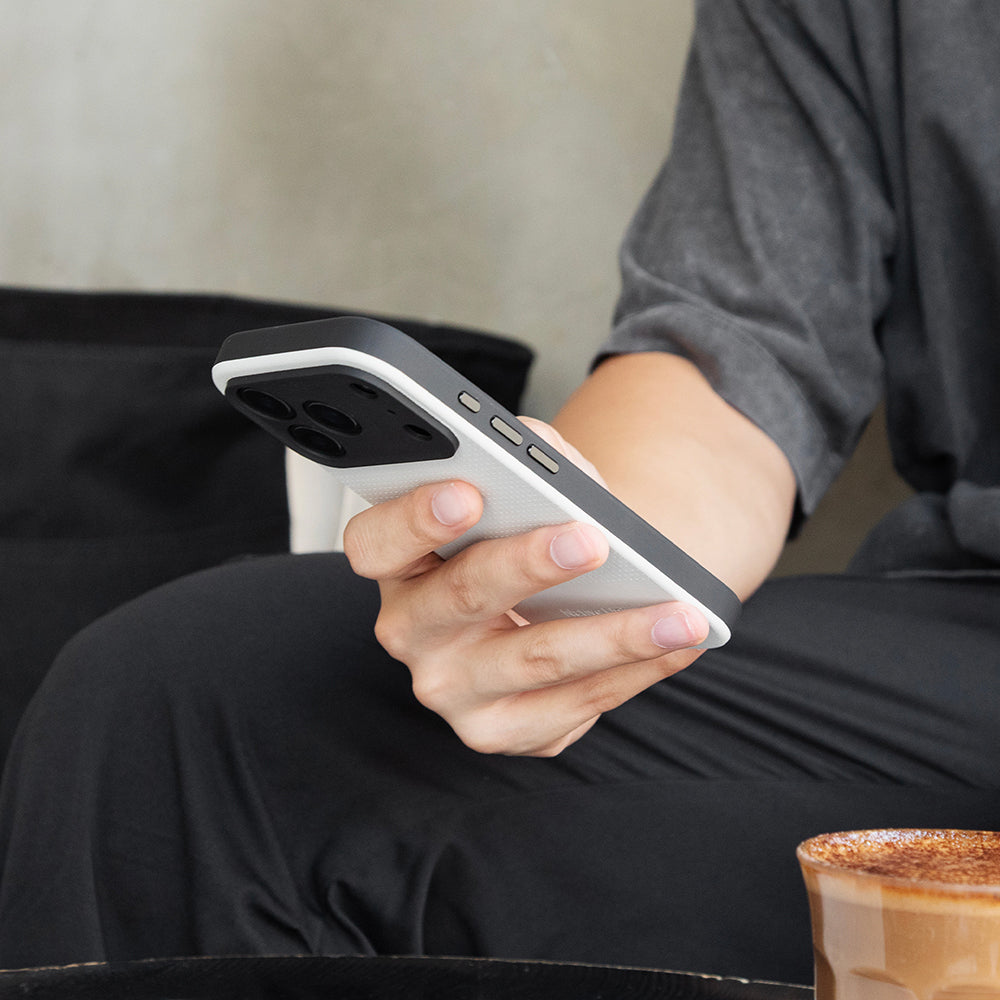 Apple iPhone 17 Pro Kılıf M-safe Şarj Özellikli Deri Dokulu Native Union 2025 Active Serisi Kapak - Görsel 3
