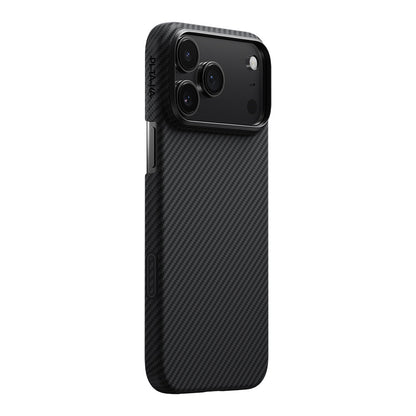 Apple iPhone 17 Pro Max Kılıf M-safe Şarj Özellikli 1500D Aramid Fiber Pitaka Ultra-Slim Classic Serisi Black-Grey Twill Kapak - Görsel 2