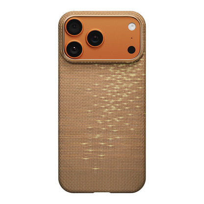 Apple iPhone 17 Pro Max Kılıf M-safe Şarj Özellikli Aramid Fiber Pitaka Glints of Gold Ultra Slim Serisi Kapak - Görsel 3