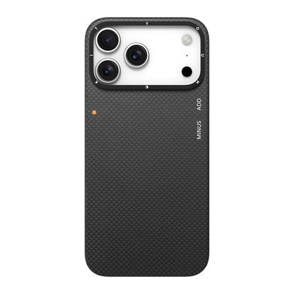 Apple iPhone 17 Pro Max Kılıf M-safe Şarj Özellikli Aramid Fiber Youngkit 1500D Kevlar Extreme Wing Titanyum-Gold Serisi Kapak - Görsel 3
