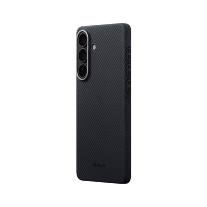 Galaxy S26 Kılıf M-safe Şarj Özellikli 600D Aramid Fiber Pitaka Edge Serisi Black-Grey Twill Kapak - Görsel 3