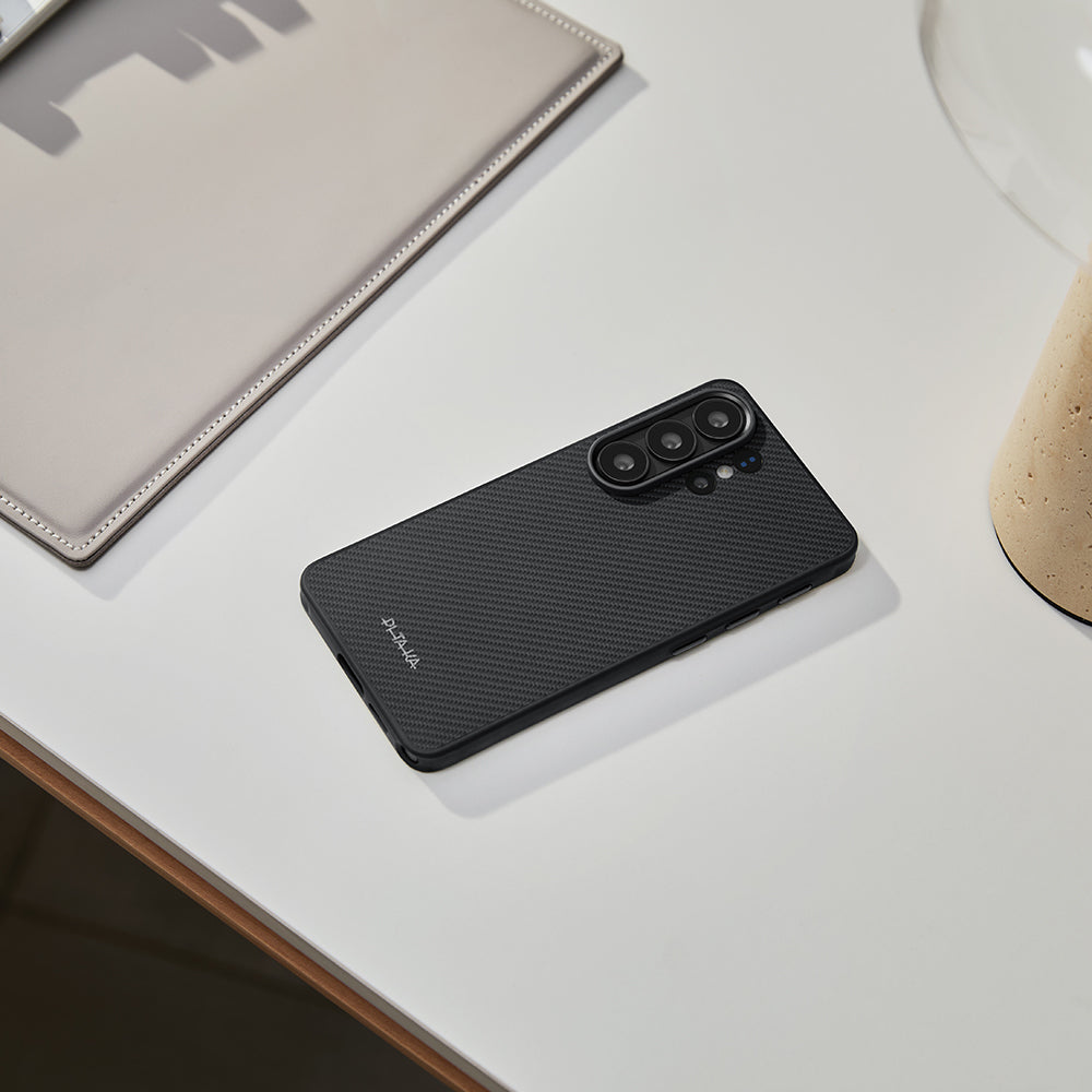 Galaxy S26 Ultra Kılıf M-safe Şarj Özellikli 600D Aramid Fiber Pitaka Cairn Serisi Black-Grey Twill Kapak - Görsel 9