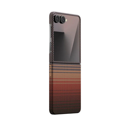 Galaxy Z Flip 7 Kılıf M-safe Şarj Özellikli Aramid Fiber Pitaka Tactile Woven Sunset-Moonrise Serisi Kapak - Görsel 3