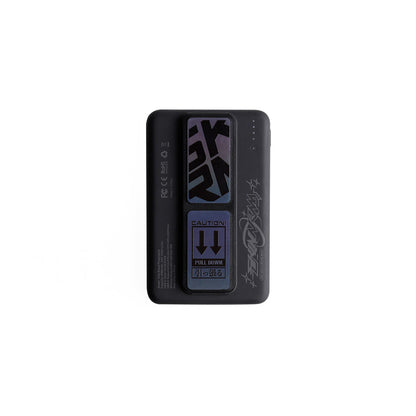 SkinArma Kira Kobai Holografik Tasarımlı Standlı Wireless ve PD Hızlı Şarj Özellikli Powerbank 15W 5000mAh